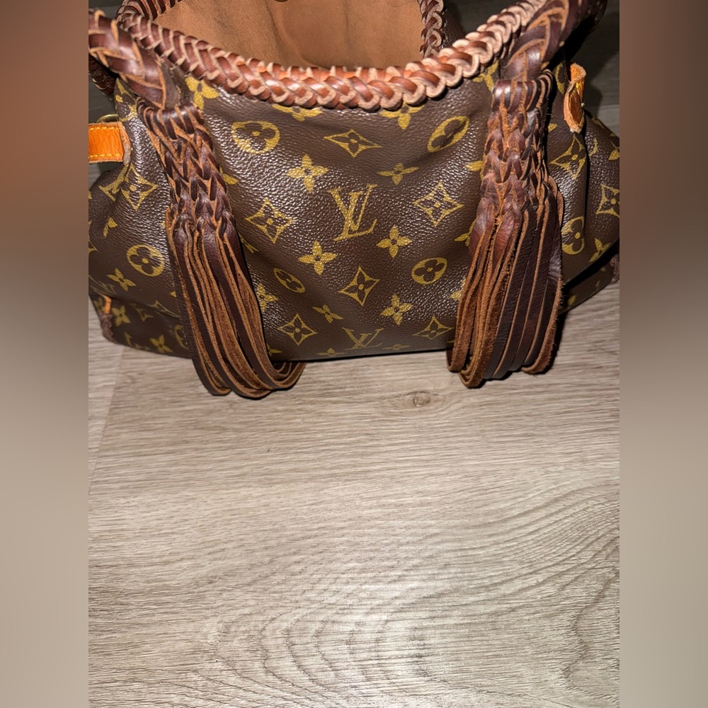 Louis Vuitton Batignolles Shoulder Bag with Fringe - Picture 5 of 8
